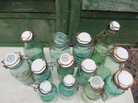 L'Idéale inmaakpot van 1,5 liter met porseleinen deksel.