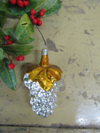 Leuke oude brocante glazen kerstboomdruiventrosje