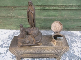 Lourdes desk bunch of inkwell and pen