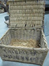Heel oud champagne mandje