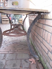 Brocante French cast-iron table with marble top