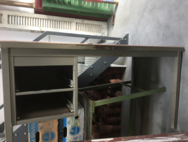 Vintage metalen bureau