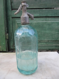 Brocante groene spuitfles met facetten