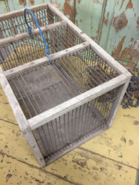 Oude houten vogelkooi