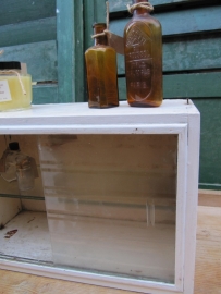 Brocante wooden medicine cabinet with glass sliding door