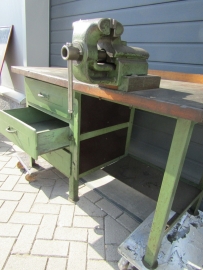 Oude industriële werkbank/buro