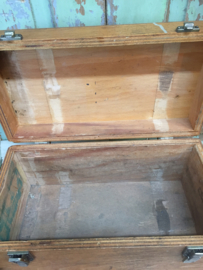 Vintage houten kist met deksel