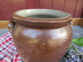 Oude Franse aardewerk pot