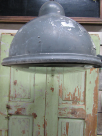 Industrial haninglamp with glass plate