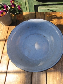 Enamel deep dish in blue