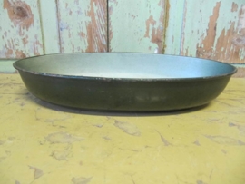 Antiek metalen schaal