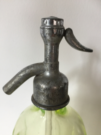 Antieke spuitfles met opdruk