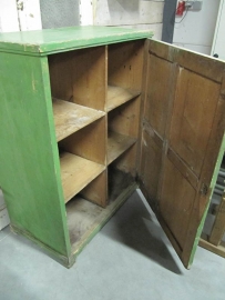 Antiek groen kastje
