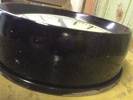 Industriële klok met bakelite rand