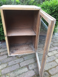 Brocant kastje met glas / geel