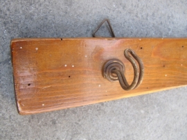 Mooi oud brocante kapstokje met 3 haken