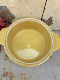 Brocante aardewerk schaal met deksel