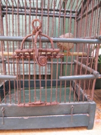 Brocante gave vogelkooi groen