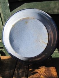 Enamel deep dish in blue