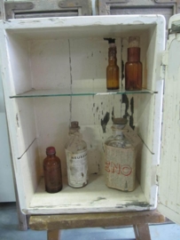 Brocante wooden medicine cabinet