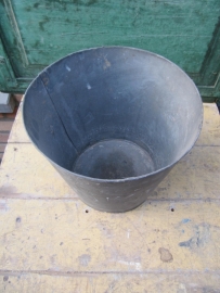 Cute old high sink (plants) tray