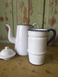 Brocante grote koffiepot met filter