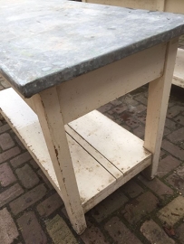 Industriële tafel met zinkenblad