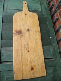 Mooie oude houten snijplank met handvat