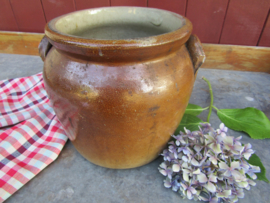 Oude Franse aardewerk pot