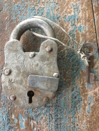 Ijzeren hangslot met sleutel