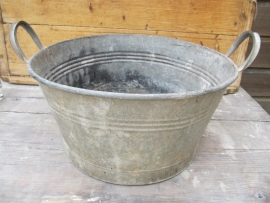 Brocante zinc tub with two ears.