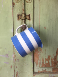 Old stoneware can