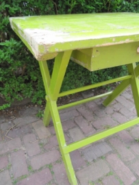 Brocante groene tafel met lade