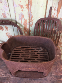 Brocante cast iron barbeque cow