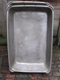 Mooie brocante oude vleesbak van aluminium