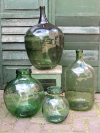 Oude grote  bolfles/pot, merk Viresa