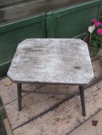 Brocant industrial metal stool