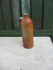 Oude stenen Hongaarse oliekruik (kleinste model)