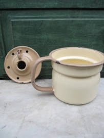 Emaille brocante melkkoker roomwit met beige