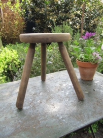 Brocante houten driepoots krukje