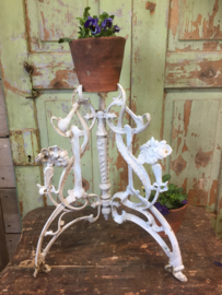Brocante metalen standaard
