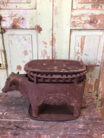 Brocante cast iron barbeque cow