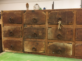 Antiek houten ladenkast