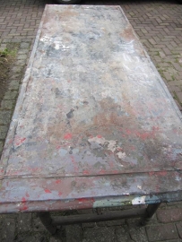Antieke tafel met zinken top