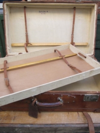 Oude lederen grote,zware koffer