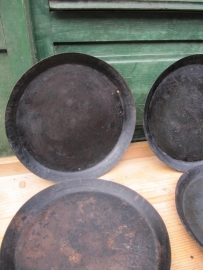 Pastry dish form.