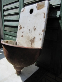 Cast iron fountain / water dish