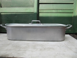 Brocante big fish kettle