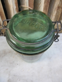 Nice old jar from Durfor with a content of 1 liter.