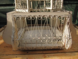 Former major Greek birdcage